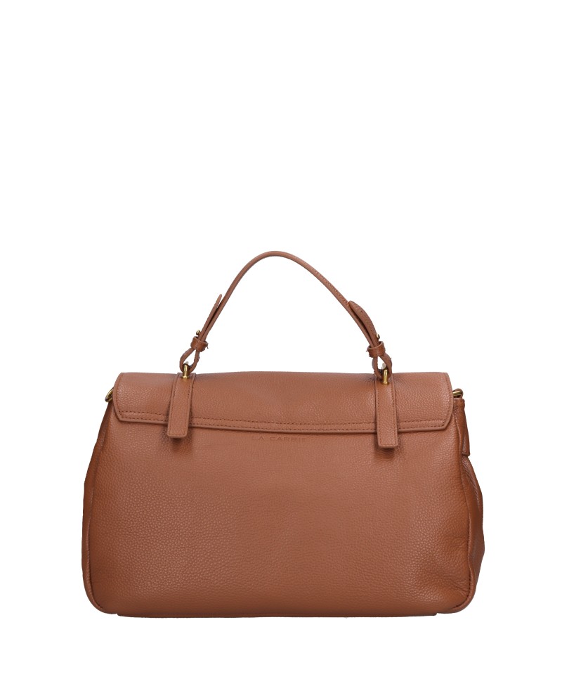 LA CARRIE ΤΣΑΝΤΑ