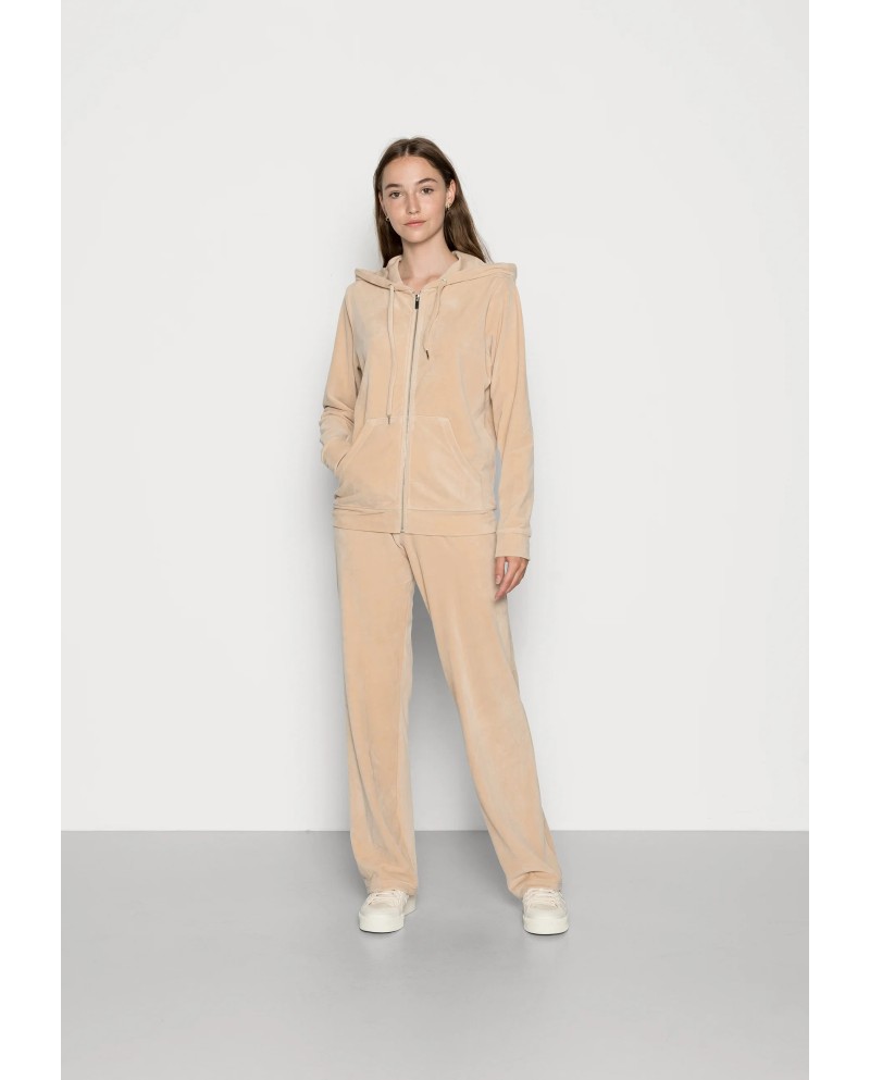 B.YOUNG ΣΕΤ ΦΟΡΜΑ