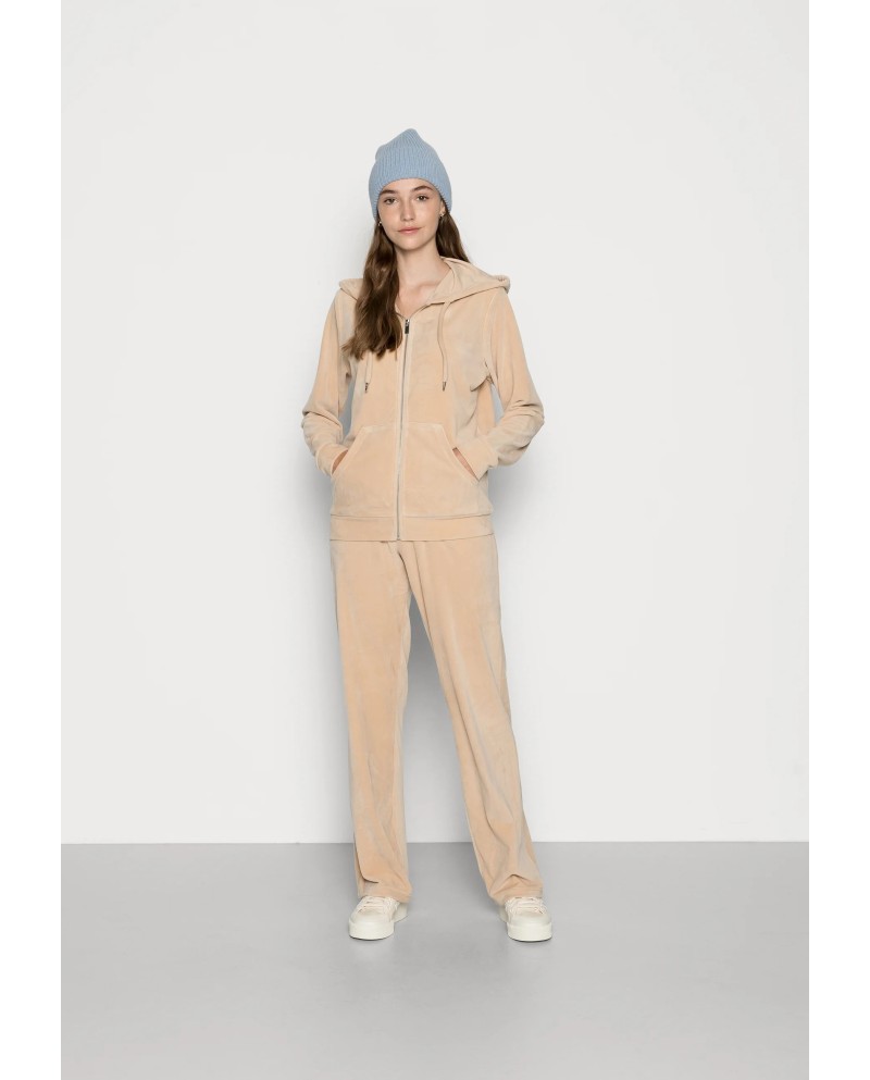 B.YOUNG ΣΕΤ ΦΟΡΜΑ