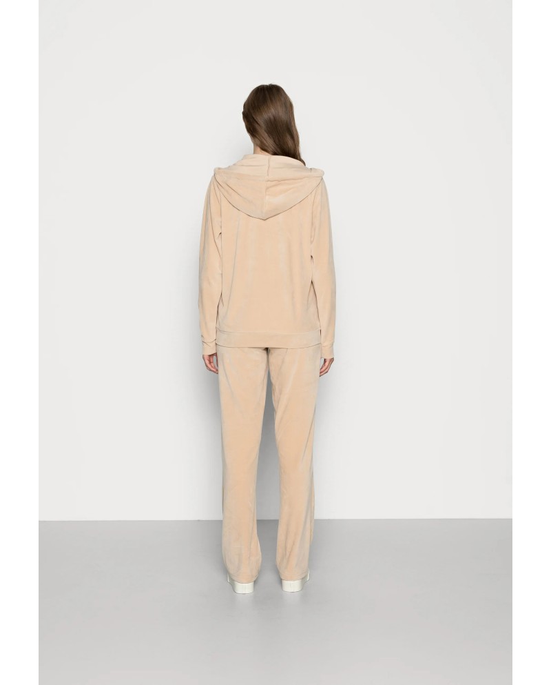 B.YOUNG ΣΕΤ ΦΟΡΜΑ